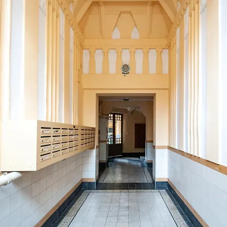 Spacious Family Along River Side, In The Heart Of Buda * 布达佩斯