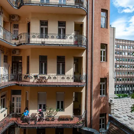 Spacious Family Along River Side, In The Heart Of Buda * 布达佩斯