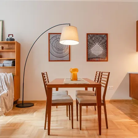 Spacious Family Along River Side, In The Heart Of Buda * 布达佩斯