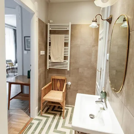 Spacious Family Along River Side, In The Heart Of Buda * 布达佩斯