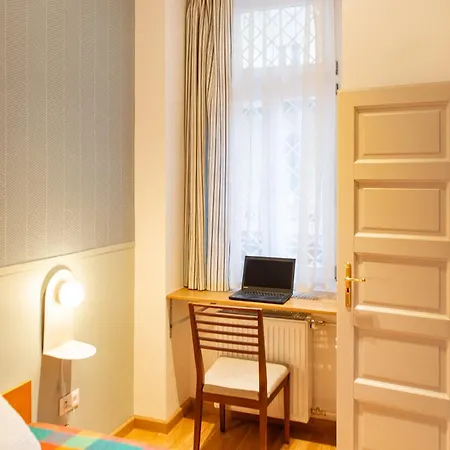 Spacious Family Along River Side, In The Heart Of Buda * 布达佩斯