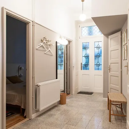 Spacious Family Along River Side, In The Heart Of Buda 布达佩斯