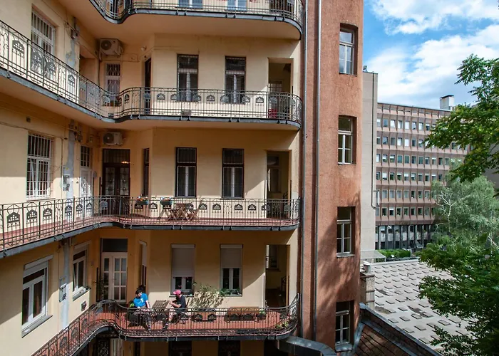 Spacious Family Along River Side, In The Heart Of Buda * Budapeşte