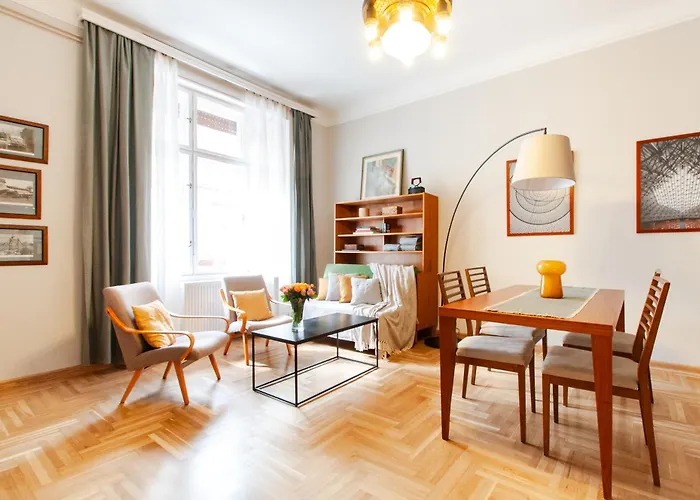 Spacious Family Along River Side, In The Heart Of Buda