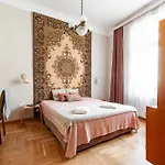 Lägenhet Spacious Family Along River Side, In The Heart Of Buda *
