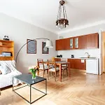 Spacious Family Along River Side, In The Heart Of Buda *