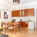 Lägenhet Spacious Family Along River Side, In The Heart Of Buda *