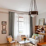 Spacious Family Along River Side, In The Heart Of Buda Lägenhet
