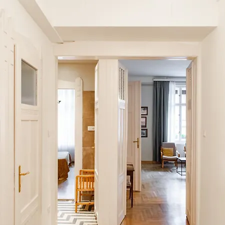 Spacious Family Along River Side, In The Heart Of Buda Appartamento *