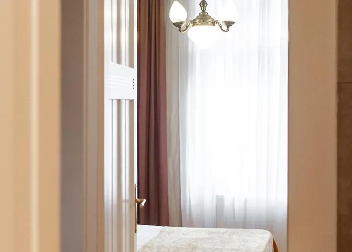 Spacious Family Along River Side, In The Heart Of Buda