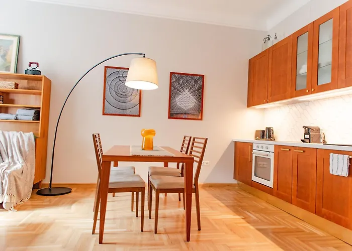 Spacious Family Along River Side, In The Heart Of Buda