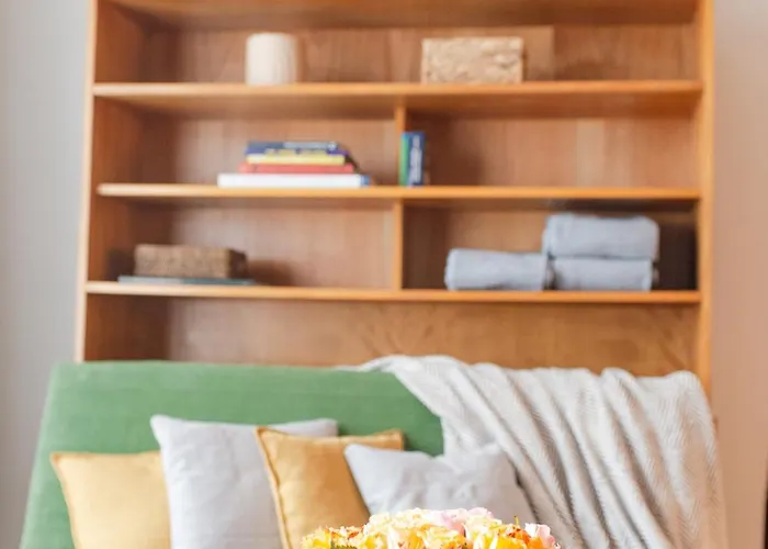 Spacious Family Along River Side, In The Heart Of Buda *